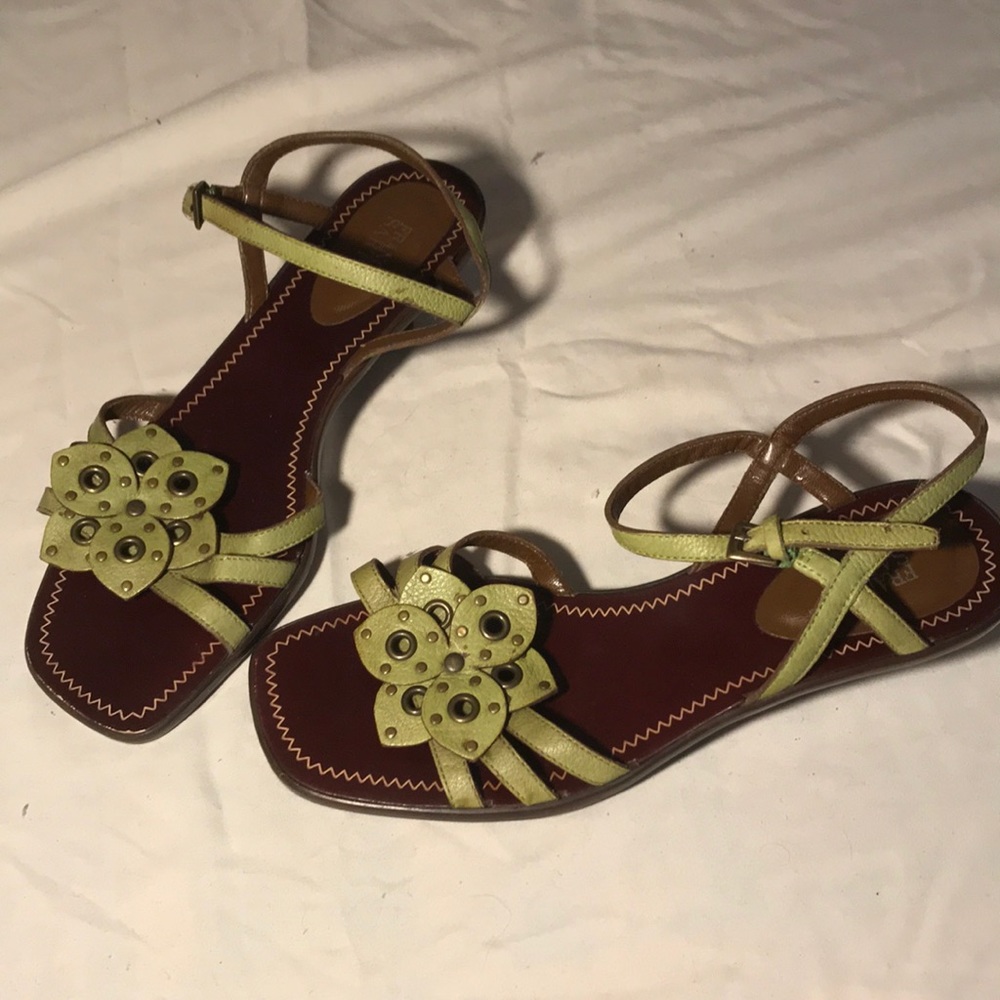 Franco Sarto kitten heel flower sandals- EUC